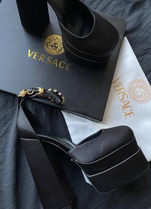 Туфли в стиле versace