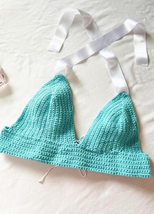 Вʼязаний мʼятно-блакитний топ ручної роботи