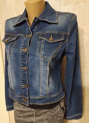 Куртка джинсова. 42-44й розмір  весна-літо.  якість відмінна!