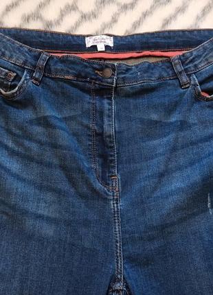 Стильні стрейтчиві джинси з потертостями matalan4 фото