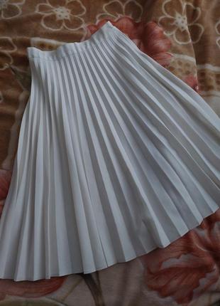 Меди юбка в складки цвета айвори
