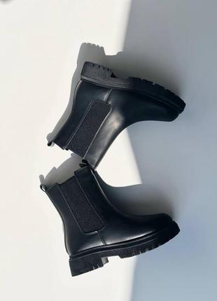 Chelsea tracker black
