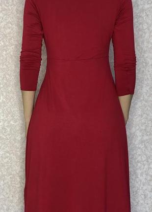 Красное платье из тонкого трикотажа.3 фото