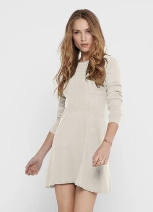 Трикотажное платье в молочном цвете от only