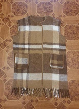 Шерстяная жилетка с карманами3 фото