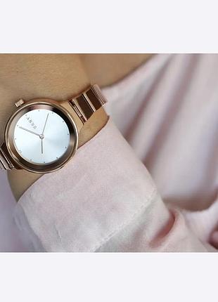 Красивые часы dkny
