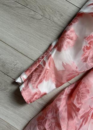Розовое мини-платье с подолом из органзы с одним рукавом и цветочным принтом river island7 фото