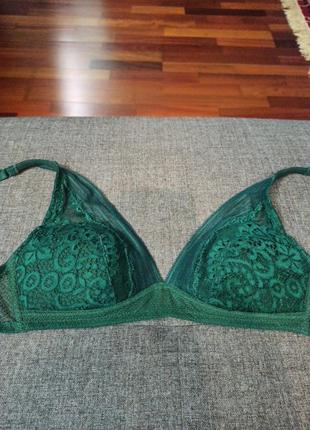 Красивый бюстик небольшого размера