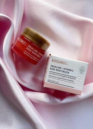 Омолоджувальний крем для обличчя biossance squalane + vitamin з rose brightening moisturizer, 15ml