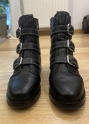 Черевики maje