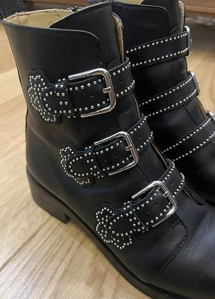 Черевики maje