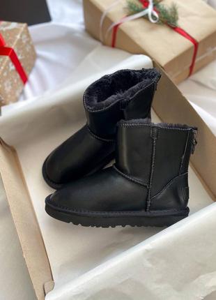 Угги угги угги- ugg classic mini il zip boot 🖤