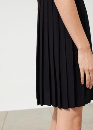 Новое черное платье с плиссировкой от h&amp;m3 фото