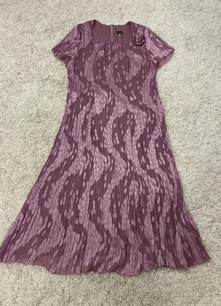 Жіноча сукня.