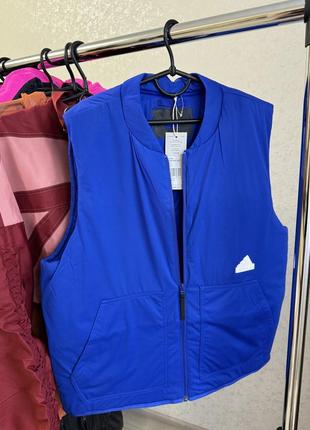 Мужская жилетка adidas puffer vest синяя hn1931