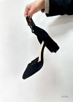 Женские замшевые туфли на каблуке с ремешком3 фото
