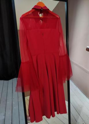 Вечірня червона сукня