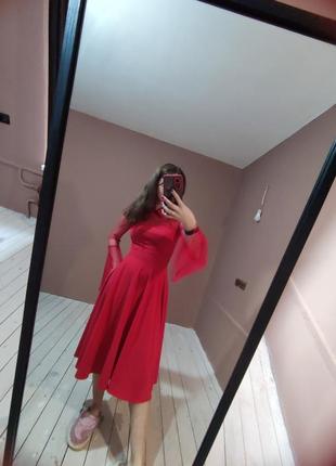 Вечірня червона сукня