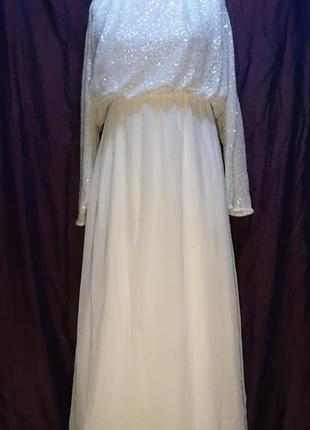 Жіноча біла довга сукня плаття паєтка