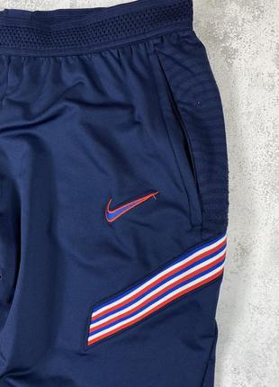 Nike england: элегантные темно-синие брюки для стильных приключений2 фото