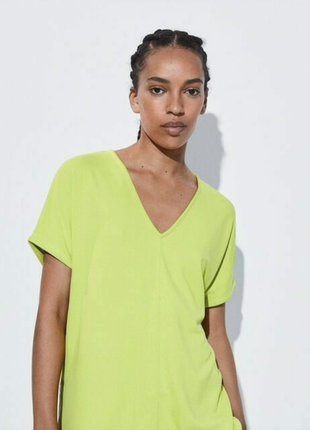 Базова футболка zara з v-виризом