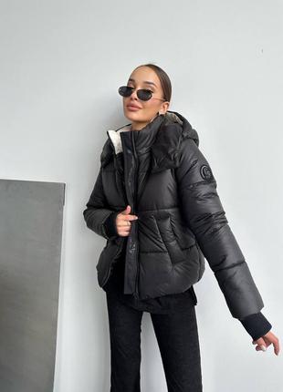 Пуховик женский зимний теплый на молнии с карманами с капишоном качественный стильный черный