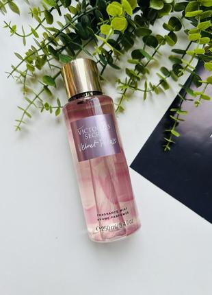 Парфюмированный спрей для тела victorias secret velvet petals 250 мл