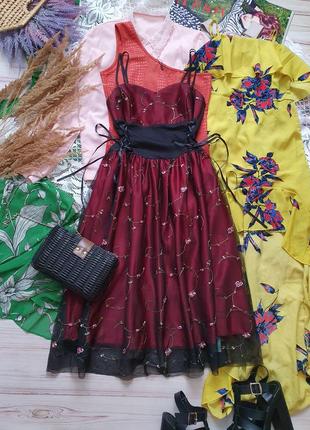 Фатиновое миди платье с вышивкой и шнуровкой10 фото