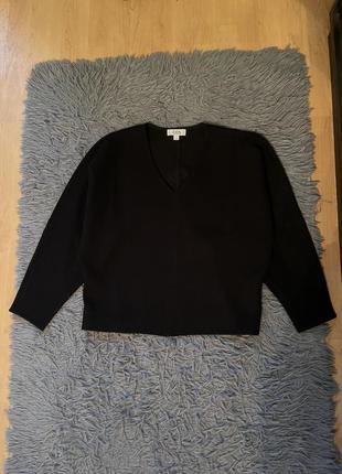 Cos стильний шерстяний светр із свіжих колекцій