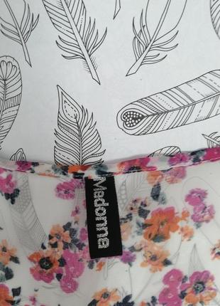 Блузка блуза кофточка неймовірно красива з квітковим принтом бренд madonna6 фото