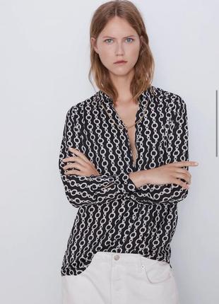 Сорочка чорна з принтом ланцюжків від zara