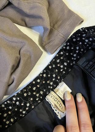 Черная вельветовая юбка-мини в цветочный принт от hm5 фото