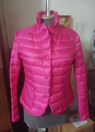 Тонкий фирменный пуховик moncler
