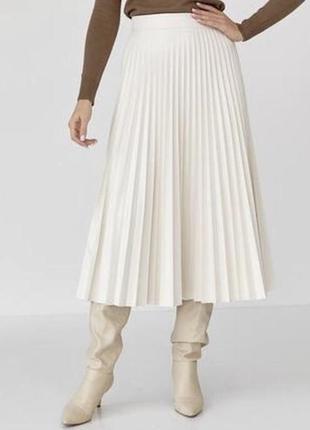 Юбка primark плиссе, эко кожа с утеплителем, цвет молока, размер хs-s.