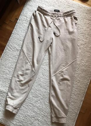 Спортивнітштани bershka