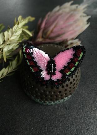 Брошь из пайеток и бисера бабочка