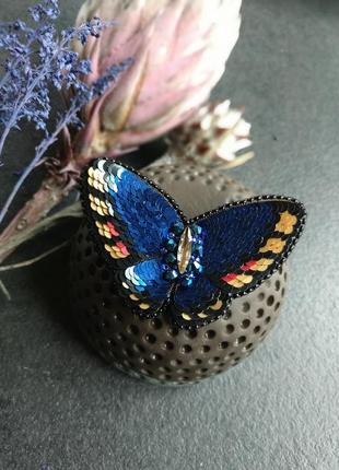 Брошь из пайеток и бисера бабочка