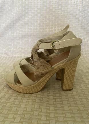 Шикарні випускні босоніжки