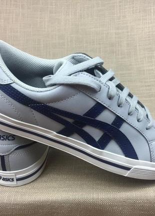 Кросівки. asics