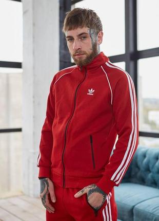 Спортивный костюм adidas красный с лампасами зима l