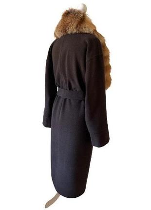 Элегантное коричневое пальто без подкладки с воротником из натурального меха лисы 46 ro-270164 фото