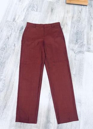 Стильные брюки в трендовом цвете аниса