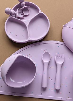 Набор силиконовой детской посуды для прикорма 7в1 ( секционная тарелка,слюнявчик, коврик, поильник)4 фото