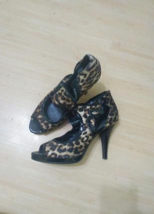 Босоножки туфли открытые с животным леопардовым принтом