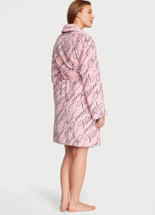 Плюшевий теплий халат victoria's secret short cozy robe pretty blossom script розовый m/l2 фото