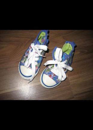 Продам кеды  на девочку
