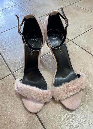 Туфлі з пушком🎀