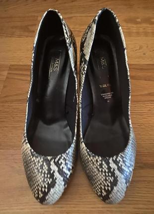 Туфли британской марки, змеиный принт, очень удобные, на 26-26,5см широкая нога!