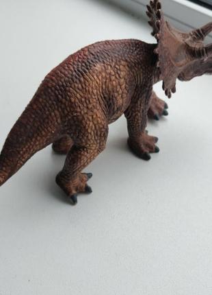Динозавр3 фото