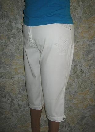 Белые капри тянутся бриджи хорошая посадка